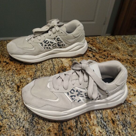 EUC New Balance 57/40 Timberwolf Leopard Gray Sneakers W5740APB Women's US 8 B - Picture 4 of 11